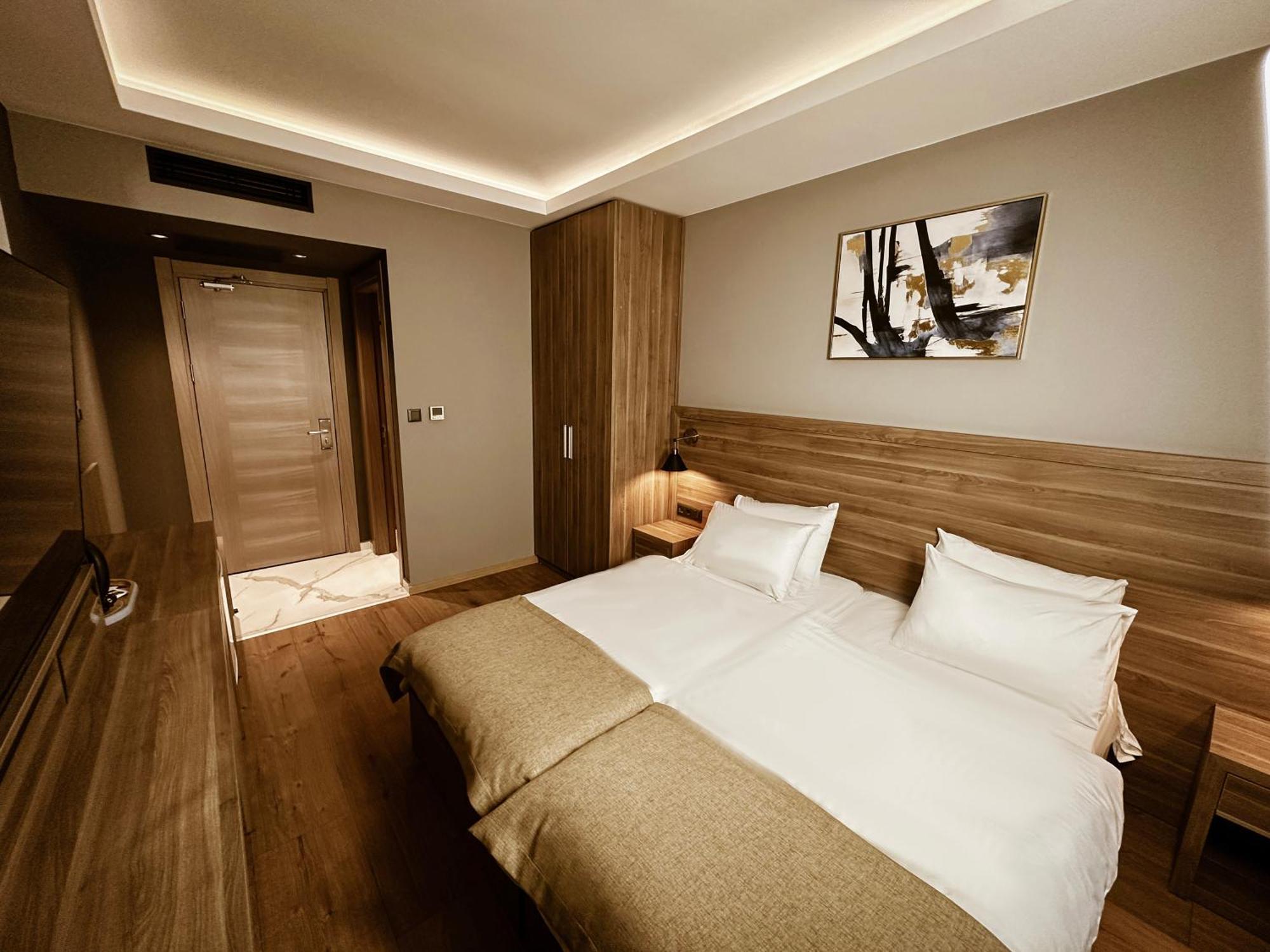 Viola Hotel Budva Exterior photo